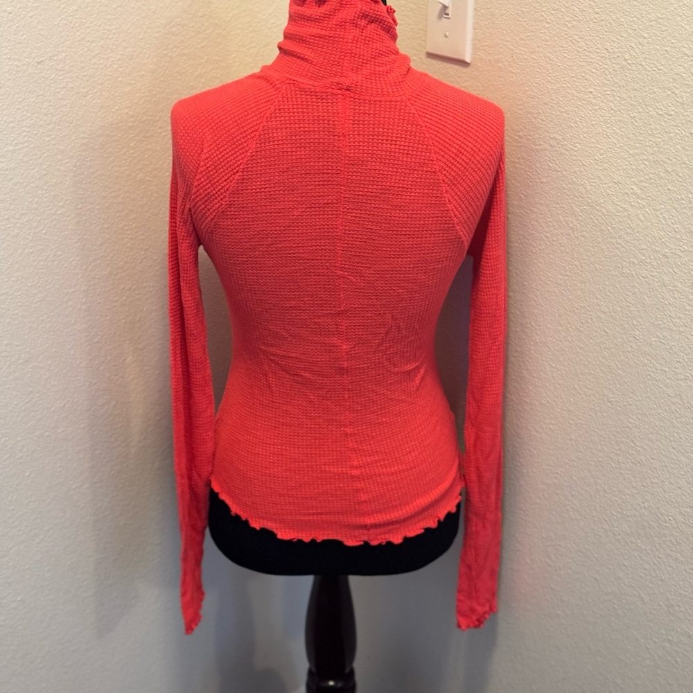 2 FOR $25Intimately Free People Make It Easy Waffle Thermal Top Red Turtleneck M - Picture 3 of 6